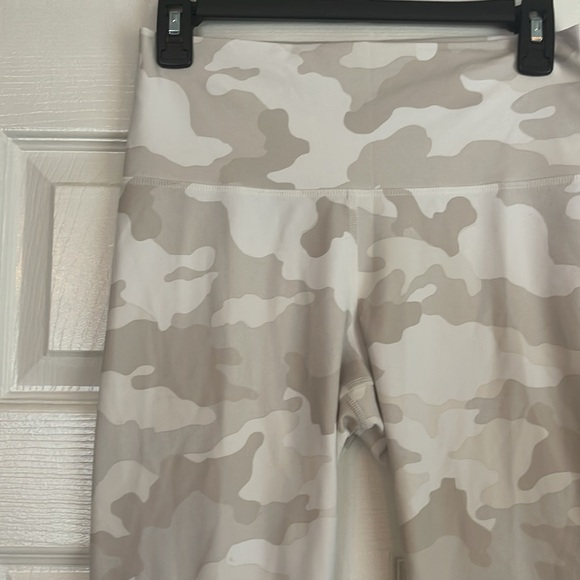 Old Navy Powersoft Active High Rise Go-Dry Camouflage Leggings - Picture 2 of 4